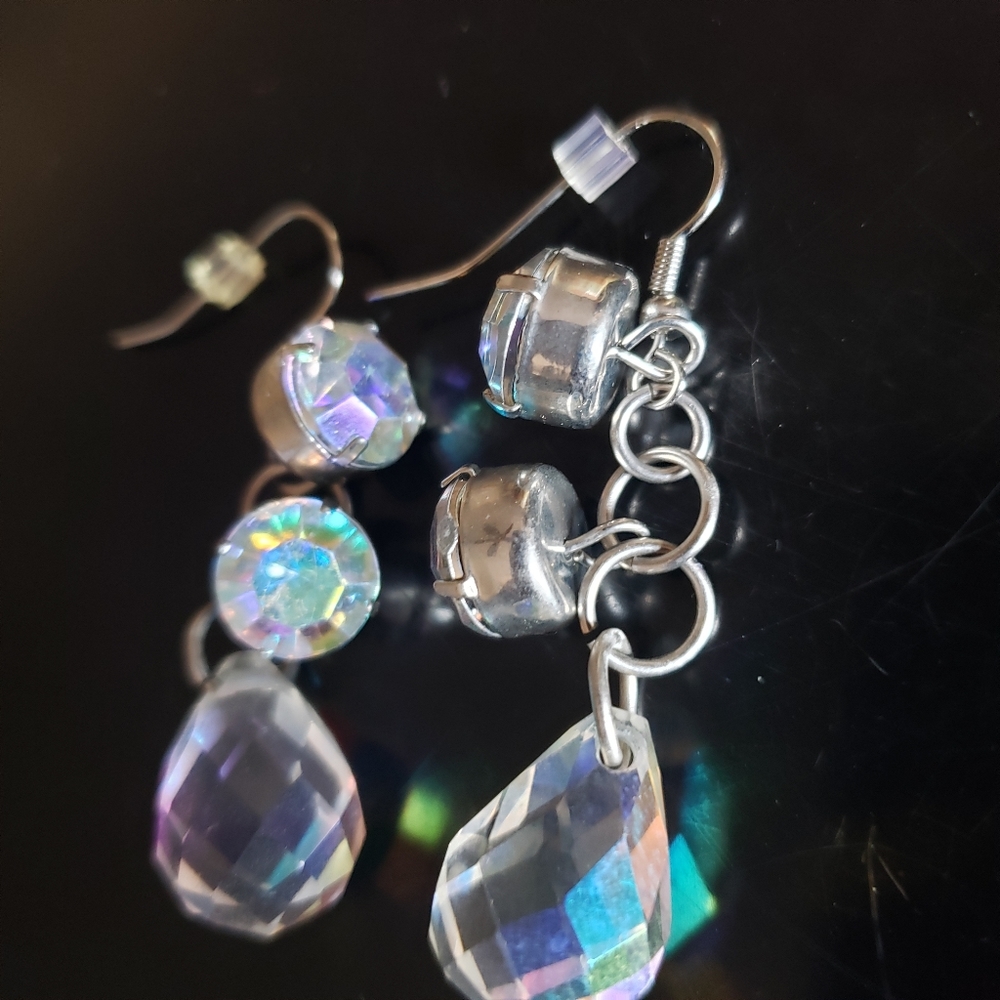 NWT Rhinestone dangle drop earrings - Picture 6 of 7